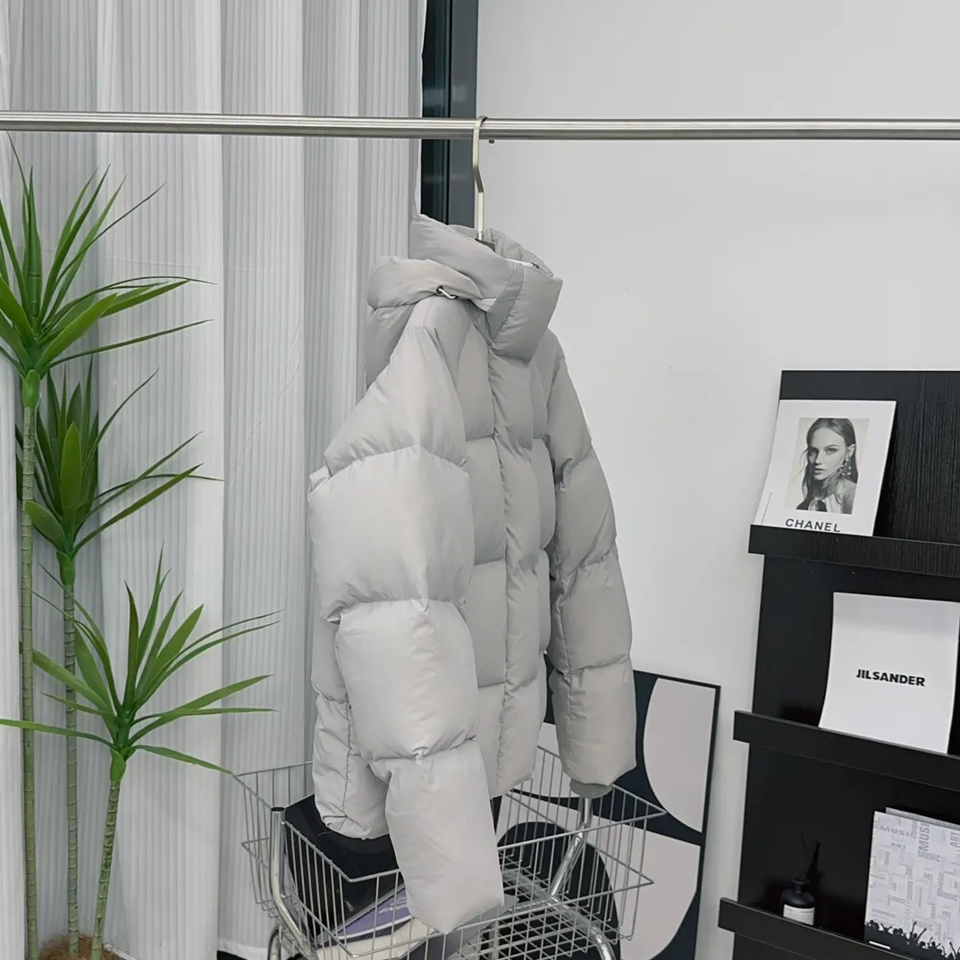 P760 [Moonlight Lime] Style number: Y109 𝘾𝘼𝙉𝘼𝘿𝘼 𝙂𝙊𝙊𝙎𝙀/Canada Goose 2602LB1 Capsule Series Macaron Parka Size: XS S M Down: National standard 80% white duck down, light weight and strong warmth retention. Fabric: Made of soft EnduraLuxe fabric imported from DuPont, CORDURA, USA, which enhances the durability of easy-to-wear parts, is lightweight and durable; the liner is made of 400T anti-velvet gallbladder, which is comfortable, soft and non-velvet.